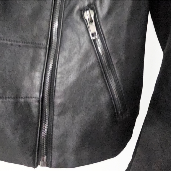 GUESS Size XS Faux-Leather Collarless Moto Black Zipper Jacket Waist Length - Picture 4 of 16
